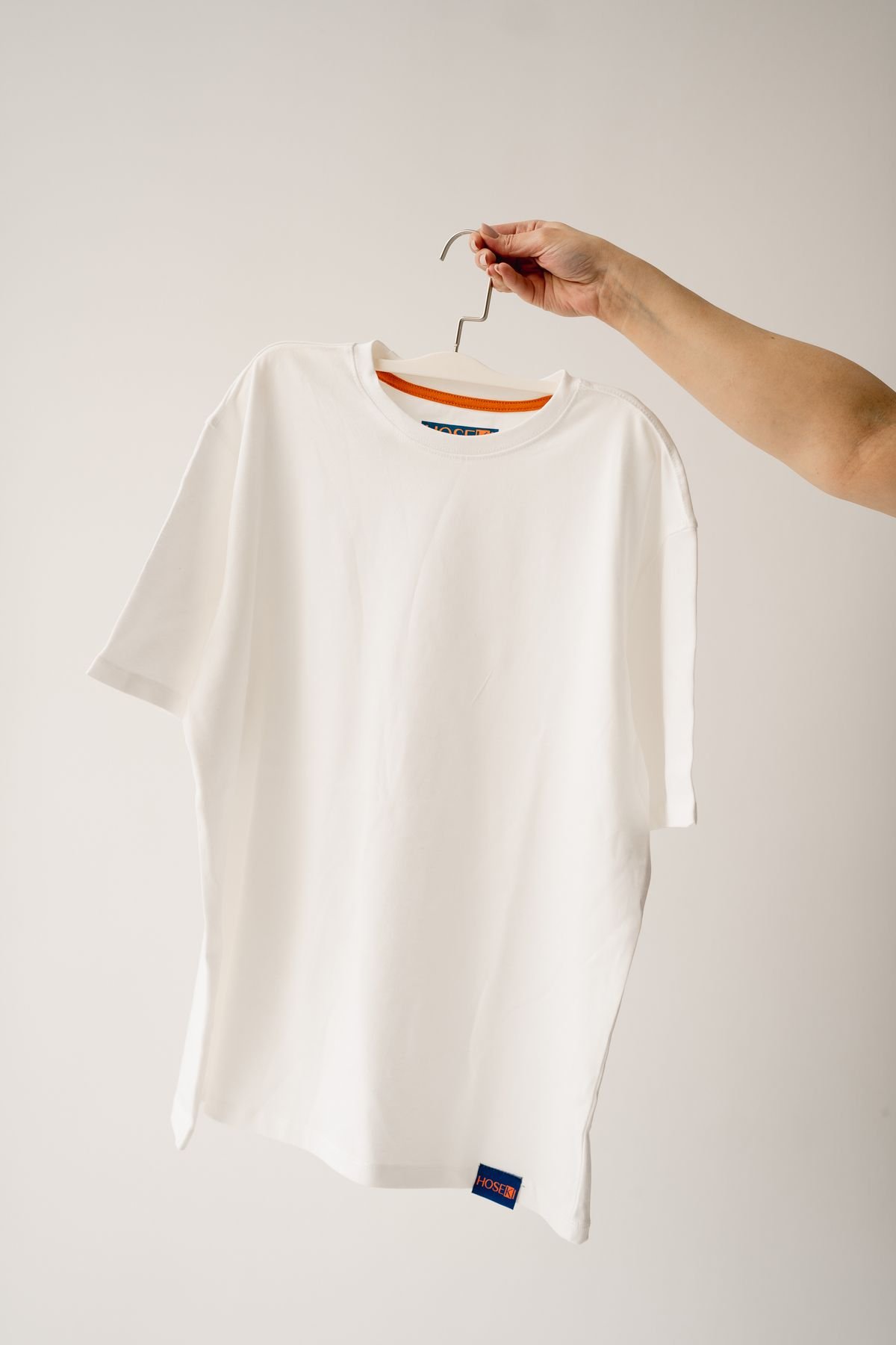 Tee held in hand scene